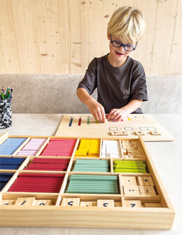 Houten leerbox met rekenstaven en rekenblokjes - Montessori leermateriaal